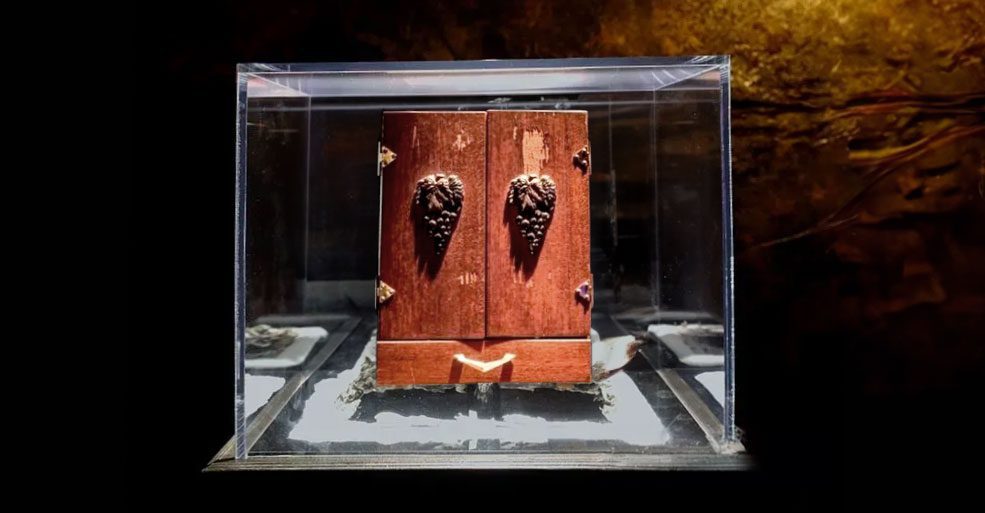Cursed Dybbuk box